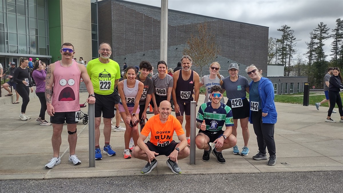 Dover Run Club members posing at the Mothers on the Run 5K start line